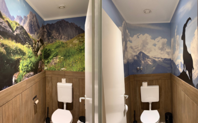 Schnitzelei Berlin: Wiener Schnitzel mit Alpenpanorama – auf dem Klo